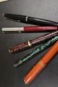 FOUR VINTAGE FOUNTAIN PENS TO INCLUDE PARKER PENS AND A PROPELLING PENCIL