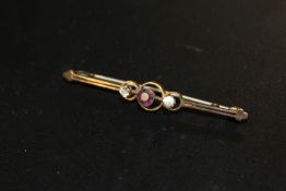 A THREE STONE 9CT BAR BROOCH