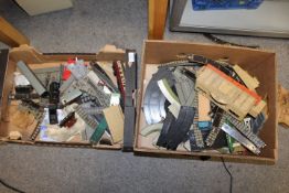 TWO TRAYS OF TRIANG MODEL RAILWAY ETC TO INCLUDE ENGINES, TENDERS, STATION BUILDINGS