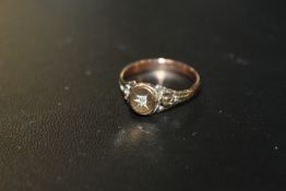 AN UNMARKED ROSE GOLD COLOURED RING APPROX 2.1G