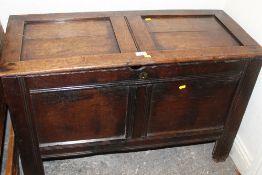 AN ANTIQUE OAK PANELLED COFFER W-96 CM