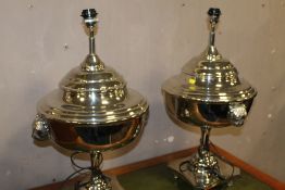 A PAIR OF LARGE MODERN CHROMED TABLE LAMPS H -72 CM (2)
