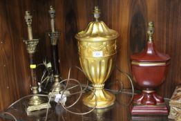 FOUR DECORATIVE TABLE LAMPS TO INCLUDE A GOLD LEAF STYLE EXAMPLE