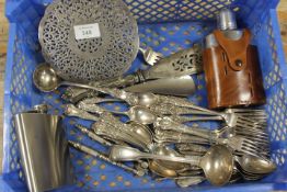 A SMALL TRAY OF ASSORTED PLATED WARE ETC