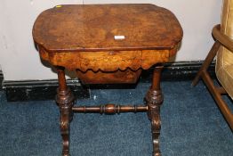 A VICTORIAN WALNUT INLAID WORK TABLE W- 63 CM