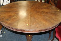 A 19TH CENTURY MAHOGANY TILT-TOP CIRCULAR CENTRE TABLE ON HEXAGONAL AND TRIPOD BASE DIA. 135 CM