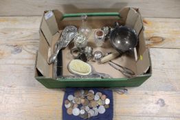 A TRAY OF HALLMARK SILVER AND SILVER PLATED WARE TOGETHER WITH A SMALL BAG OF COINS