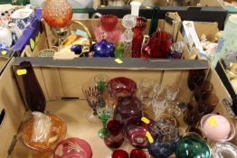 TWO TRAYS OF ASSORTED COLOUR GLASS WARE TO INCLUDE A GILDED EXAMPLE ETC