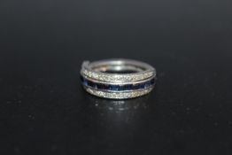 A DIAMOND AND TWO COLOUR SAPPHIRE 'FLIP OVER' RING, having two hinged half bands of diamonds and one