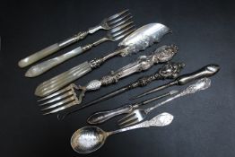A COLLECTORS LOT OF HALLMARKED SILVER, to include mother of pearl handled butter knife by Hilliard &