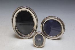 THREE ASSORTED SMALL EASEL BACKED SILVER PHOTO FRAMES, tallest 15.5 cmCondition Report:small bumps