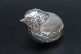 SAMPSON MORDAN & CO - A LARGE HALLMARKED SILVER NOVELTY PIN CUSHION IN THE FORM OF A CHICK -