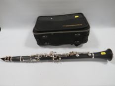 A JOHN PACKER 121 Mk1V 8b CLARINET IN CARRY CASE