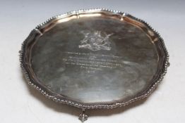 A HALLMARKED SILVER SALVER - LONDON 1971, with presentation engraving and crest relating to the City