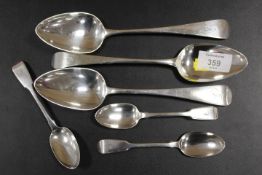A SELECTION OF THREE HALLMARKED SILVER TABLE SPOONS TO INCLUDE A WILLIAM BATEMAN EXAMPLE TOGETHER