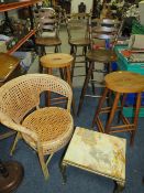 FIVE ASSORTED BAR / KITCHEN STOOLS, WICKER CHAIR AND ONYX TABLE (7)