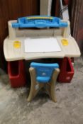 A CHILDRENS / TODDLERS PLAY DESK