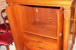 A LARGE MODERN MAHOGANY MEDIA CABINET WITH DRAWER ON THE INSIDE
