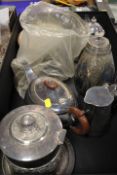 A TRAY OF SILVER PLATED WARE TO INCLUDE TEA POTS
