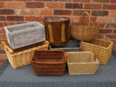 A QUANTITY OF WICKERWARE / BASKETS ETC