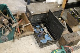 A SELECTION OF TOOLS AND TOOL BOXES WITH CONTENTS TO INCLUDE AN ANVIL AND WEIGHTS