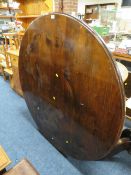 A LARGE CIRCULAR PEDESTAL TABLE - Dia. 138 cm