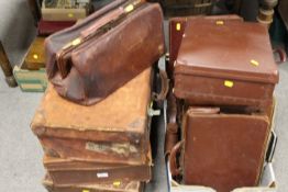 A COLLECTION OF VINTAGE LUGGAGE