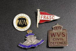 AN ANTIQUE SILVER & ENAMEL ROYAL ARTILLERY BROOCH PLUS THREE ENAMEL BADGES