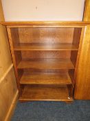 AN OPEN OAK BOOKCASE - W 83 cm