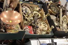 THREE TRAYS OF ASSORTED COPPER AND BRASS TO INCLUDE TRIVETS, CANDLESTICKS ETC