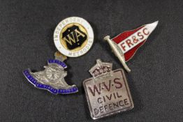 AN ANTIQUE SILVER & ENAMEL ROYAL ARTILLERY BROOCH PLUS THREE ENAMEL BADGES
