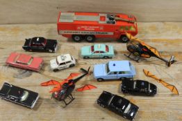 A TRAY CONTAINING 10 VINTAGE VEHICLES BY CORGI ETC