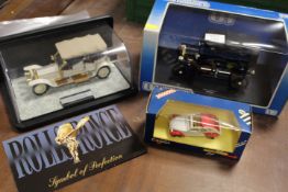A BOXED UNIVERSAL HOBBIES 1..18 MODEL FORD T TOURING CAR TOGETHER WITH A 1911 ROLLS ROYCE TOURER AND
