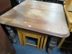 A VICTORIAN MAHOGANY WIND-OUT DINING TABLE WITH TWO LEAVES - L 134 cm, EXTENDED L 234 cm
