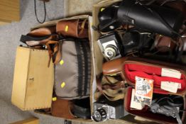 TWO TRAYS OF ASSORTED VINTAGE CAMERAS, ASSOCIATED EQUIPMENT, BINOCULARS ETC