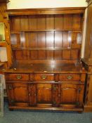 A QUALITY OAK REPRODUCTION DRESSER - W 142 cm