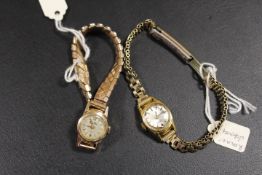 A CONTINENTAL 18K MUDU LADIES WRISTWATCH ON EXPANDABLE BASE METAL BRACELET TOGETHER WITH A GOLD