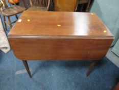 A 19TH CENTURY MAHOGANY PEMBROKE TABLE