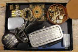 A TRAY OF COLLECTABLES TO INCLUDE CUFFLINKS, CIGARETTE LIGHTERS, PENKNIVES ETC