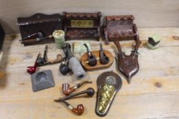 A SELECTION OF ASSORTED TREEN ETC TO INCLUDE PIPE STAND AND ASSORTED PIPES