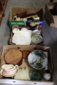 A SELECTION OF CERAMICS AND COLLECTABLES TO INCLUDE COLLECTORS PLATES ETC