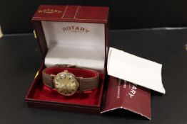 A 9ct GOLD GENTS WRISTWATCH BY ROTARY WITH ORIGINAL BOX AND PAPERS