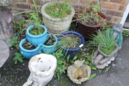 A SELECTION OF GARDEN PLANTERS, CERAMIC AND CONCRETE
