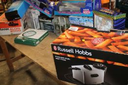 A SELECTION OF BOXED COOKERY ITEMS TO INCLUDE A STAINLESS RUSSELL HOBBS FRYER