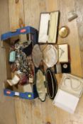 A TRAY OF VINTAGE AND MODERN COSTUME JEWELLERY