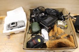 A TRAY OF ASSORTED COLLECTABLES TO INCLUDE CAMERAS AND BINOCULARS