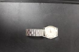 A VINTAGE TONE 25 JEWELS AUTOMATIC GENTS WRISTWATCH