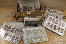 A COLLECTION OF ASSORTED CIGARETTE CARD SETS ETC & SMALL SELECTION OF POSTCARDS