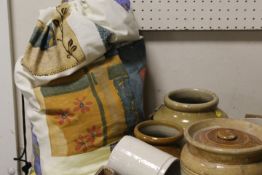 A TRAY OF STONE WARE JARS TOGETHER WITH A BAG OF LINEN