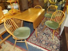 AN ERCOL BLONDE DROPLEAF TABLE & FOUR HOOPBACK CHAIRS
